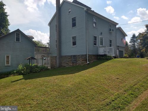 3200 Pine Tree Rd, Spring Grove, PA 17362-8326