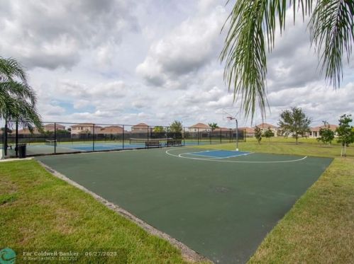 1745 Berkshire Cir, Vero Beach FL 32968-6715 exterior