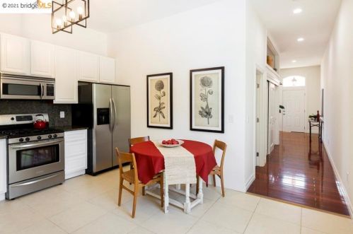 1790 Goss St, Oakland CA 94607-1165 exterior