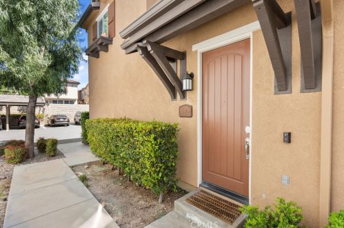 19572 Laroda Ln, Santa Clarita, CA 91350-3235