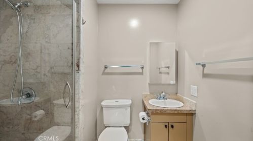 1942 Los Encinos Ave, Glendale CA  91208-2113 exterior