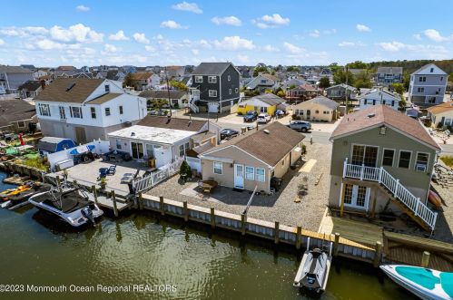 211 Cedar Dr, Berkeley Township NJ 08721-3109 exterior