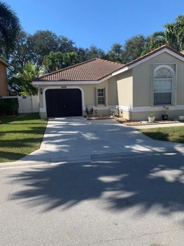 10332 Brookville Ln, Boca Raton, FL 33428-5889