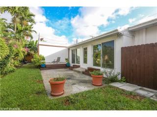 111 10th Ave, Hollywood FL  33019 exterior