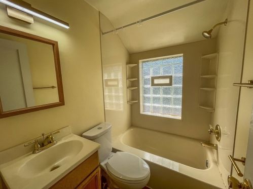 200 Larkspur St, Whitaker PA  15120-2208 exterior