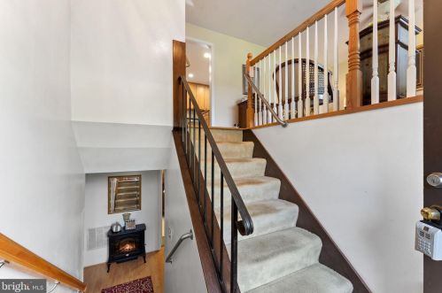 16309 Poplar Hill Rd, Haymarket VA  20169-2101 exterior