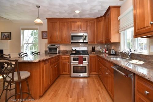 44 Boulevard Ave, Lincoln RI  02865-2108 exterior