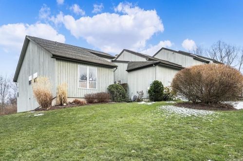 804 Woodsbrook Dr, Mahopac, NY 10541-2774