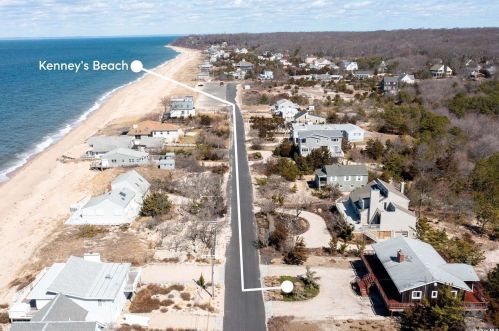 1225 Leeton Dr, Southold NY  11971-2520 exterior