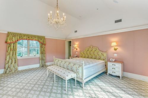 8 Emerson Rd, Muttontown NY  11545-3116 exterior