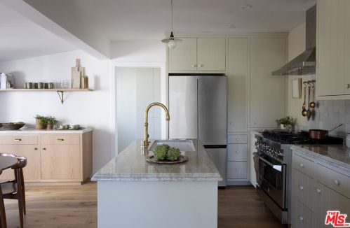 1410 Stanford Dr, Glendale CA  91205-3615 exterior