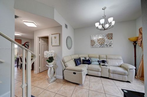 17845 74th Ct, Hialeah FL  33015-8441 exterior