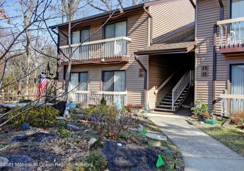 24 Augusta Ct, Tinton Falls, NJ 07701-5411