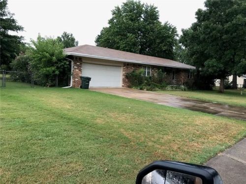2160 Lawson St, Fayetteville, AR 72703-1217