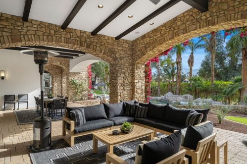12 Clancy Ln, Rancho Mirage CA  92270-4501 exterior