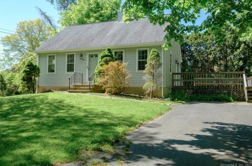 621 Maple Ave, Cheshire, CT 06410-2144