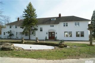 122 Penataquit Ave, Bayshore, NY 11706-8825