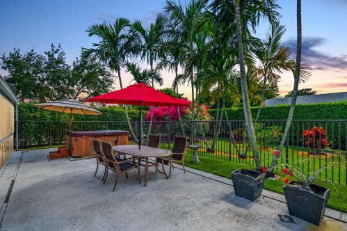 722 Golf Ct, Delray Beach, FL 33445-8737