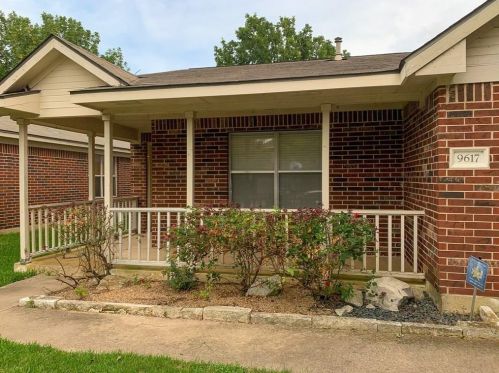 9617 Copper Creek Dr, Austin TX  78729-3541 exterior