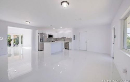 1124 70th Pl, Hialeah FL  33014-5113 exterior