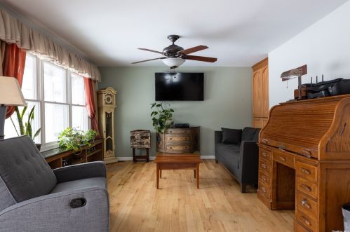 1118 Montauk Hwy, Oakdale, NY 11769-1432