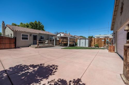 956 J St, Los Banos CA  93635-4321 exterior