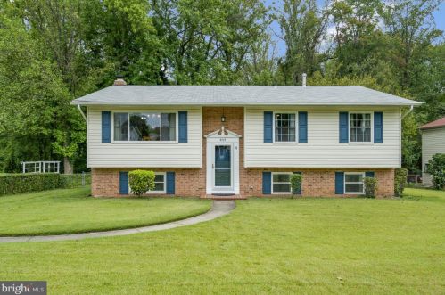 8727 Lagrange St, Lorton, VA 22079-1630