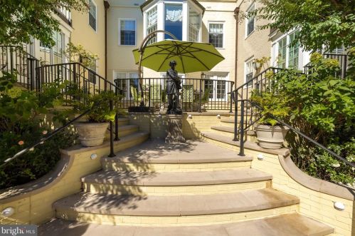 3210 R St, Washington DC  20024-3419 exterior