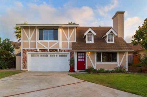 172 Santa Maria Ct, Vista CA  92083-5823 exterior