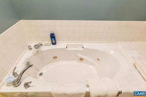 287 Jefferson Dr, Bybee VA 22963-3212 exterior