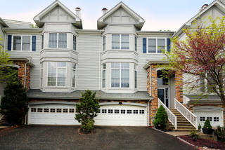 47 Winding Rdg, Oakland, NJ 07436-2327