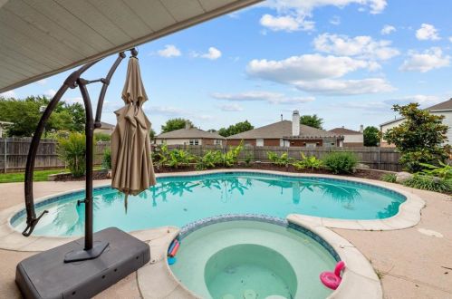 1612 Marble Cove Ln, Denton TX  76210-5820 exterior
