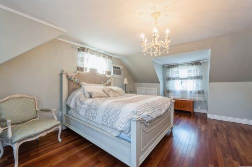 3766 Hudson Ave, Seaford NY  11783-2319 exterior