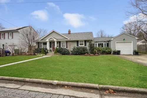 24 Meadowbrook Ave, Tinton Falls, NJ 07724-2313