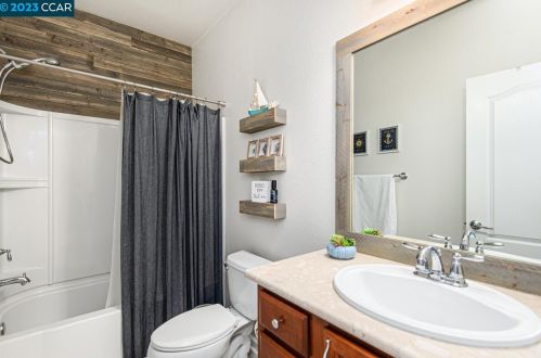 4086 Freesia Dr, Oakley CA  94561-1944 exterior