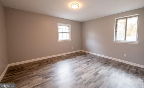 18 Manorhouse Dr, Trenton NJ  08638-1728 exterior