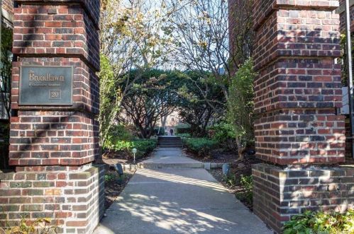 20 Broadway, White Plains NY  10601-2130 exterior