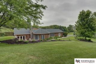 9771 Pine Crest Rd, Blair, NE 68008-6579