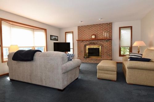 4438 Bachman Dr, Schnecksville PA  18078-2246 exterior