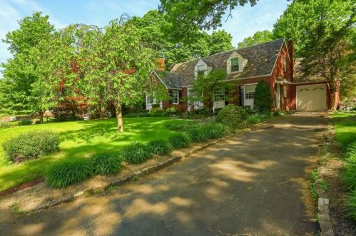 110 Morewood Rd, Glenshaw, PA 15116-2045