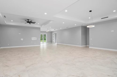 835 11th St, Naples FL  34117-2286 exterior