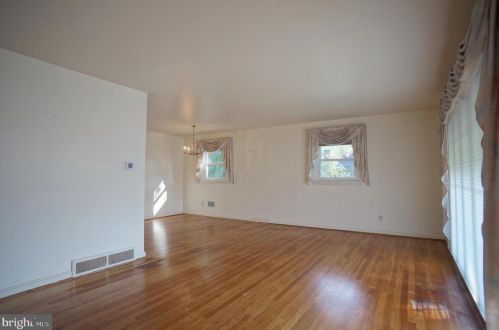 8 Brentwood Rd, Camp Hill PA  17011-2503 exterior