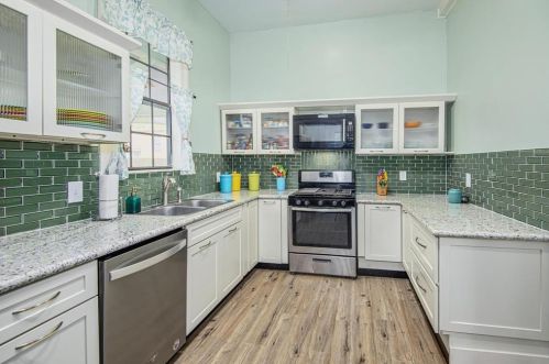 2612 Avenue, Galveston TX 77550-4357 exterior