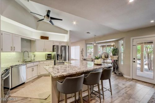 15848 16th St, Phoenix AZ  85022-3326 exterior