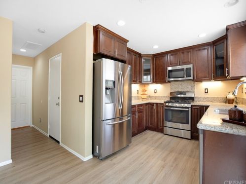 23810 Oak View Ln, Santa Clarita CA  91321-4661 exterior