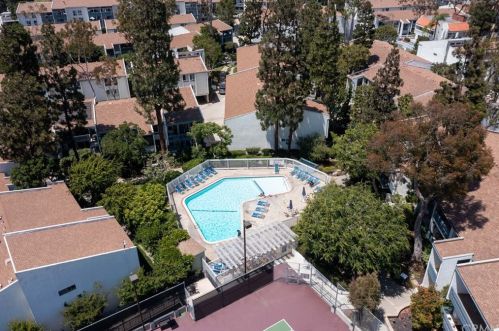 800 Camino Real, Redondo Beach CA  90277-4367 exterior