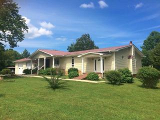 10 Golden Pointe Rd, Spencer, TN 38585-4400