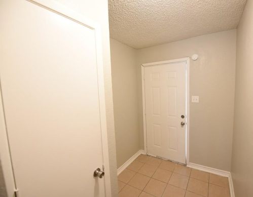 2157 Aspen Dr, Dallas, TX 75227-8158