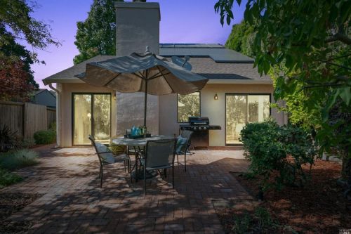 580 Willow Ct, Benicia CA  94510-1447 exterior