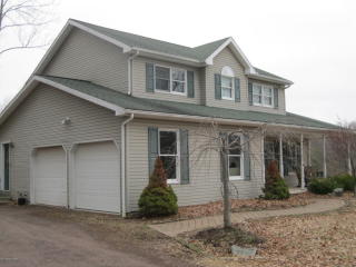 443 Follies Rd, Dallas, PA 18612-9532